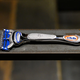 Imagen para el artículo titulado Tras décadas añadiendo hojas a sus cuchillas de afeitar, Gillette ha decidido quitárselas